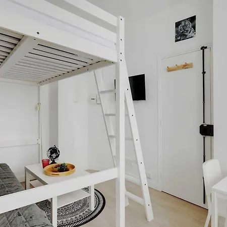 Cosy In Heart Of Batignolles Apartment